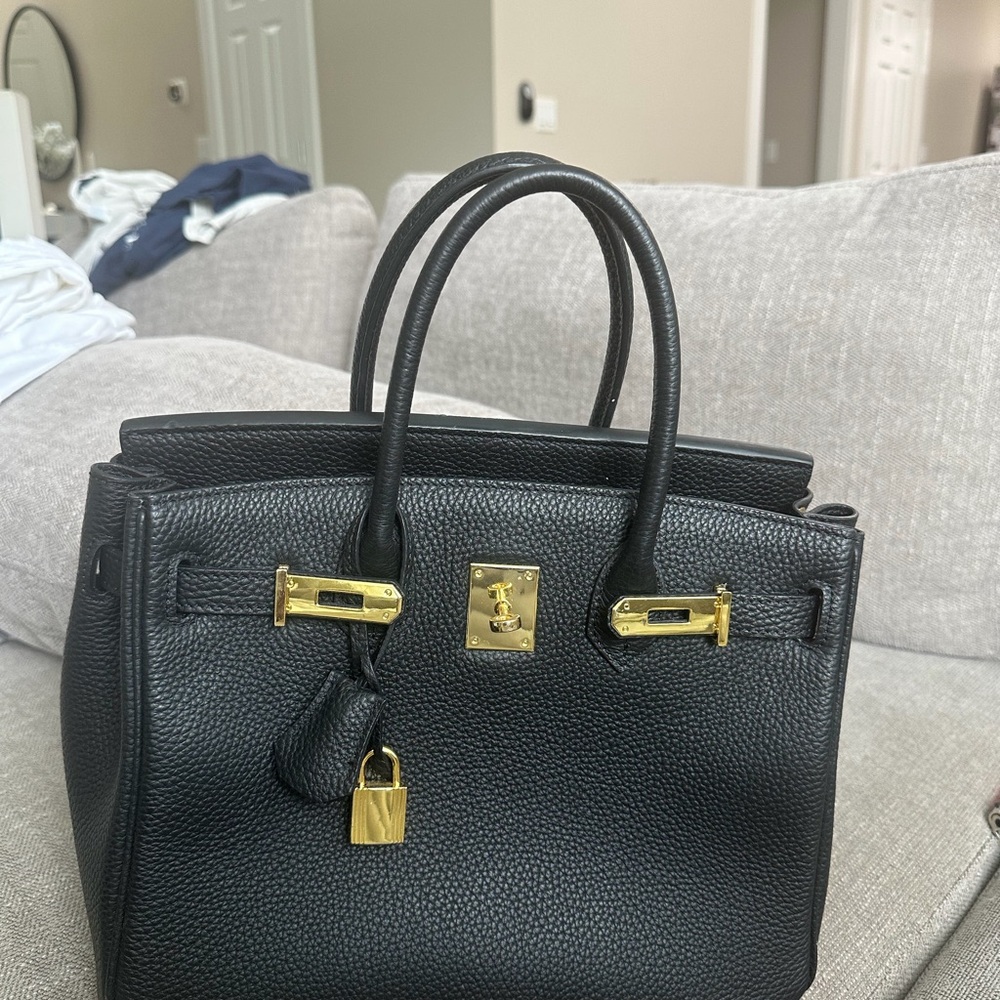 Elegant Black Leather Handbag